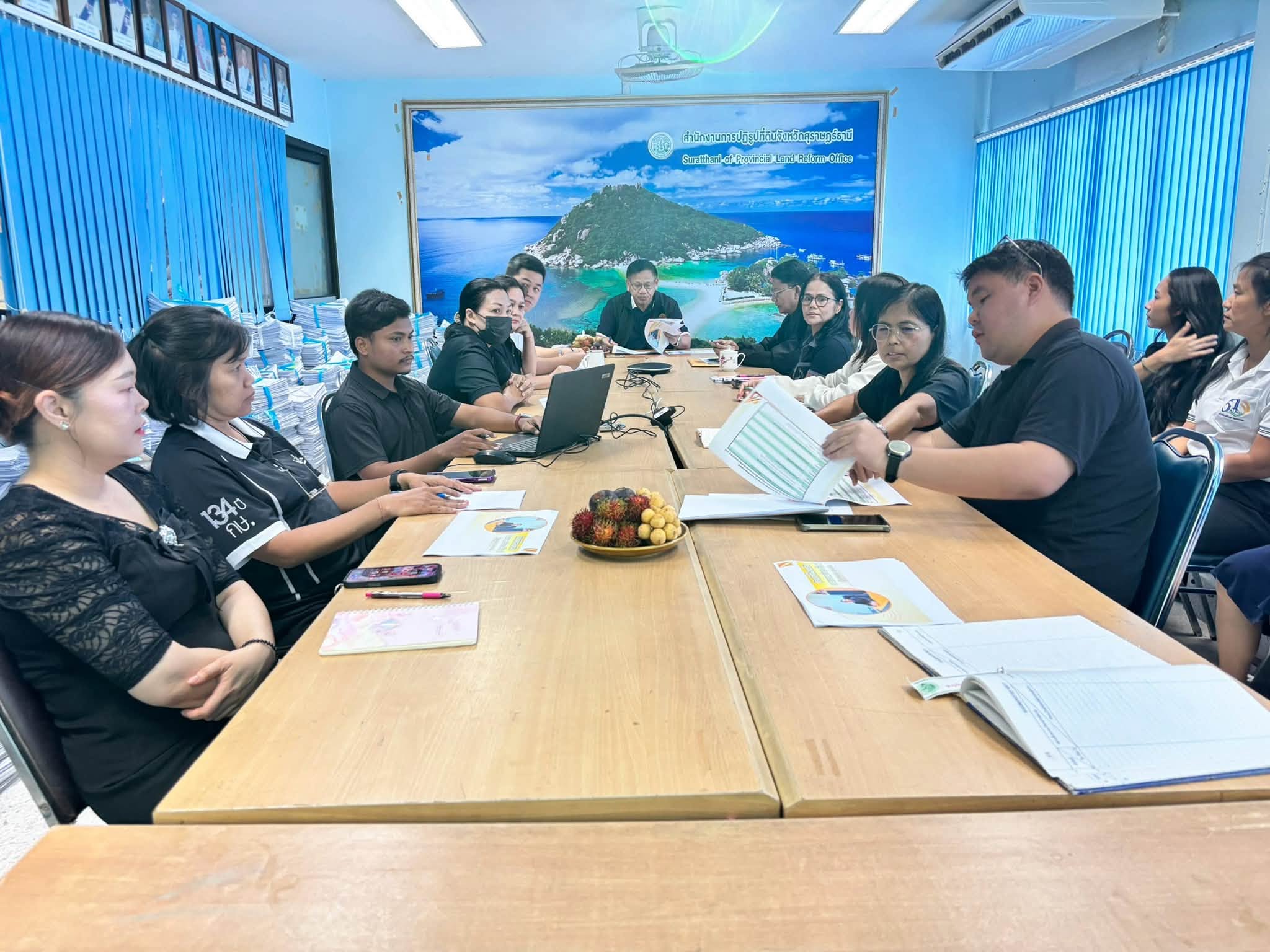 title - ผู้ตรวจราชการกรม ประชุมตรวจติดตามผลการดำเนินงาน ตามแผนการตรวจราชการ ของ ส.ป.ก. ประจำปีงบประมาณ พ.ศ.2569 รอบ 2 จังหวัดสุราษฎร์ธานี